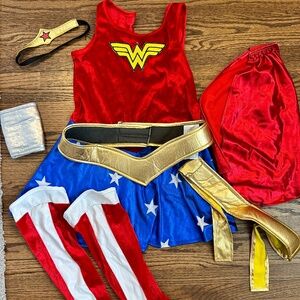 Girls wonder woman costume size 5-7 age wonderwoman